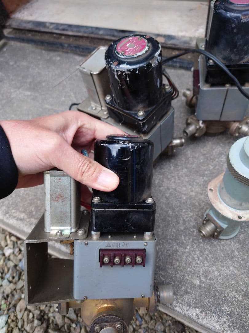 同軸切替機3個+1個 形名 SWb-683L 日本無線株式會社