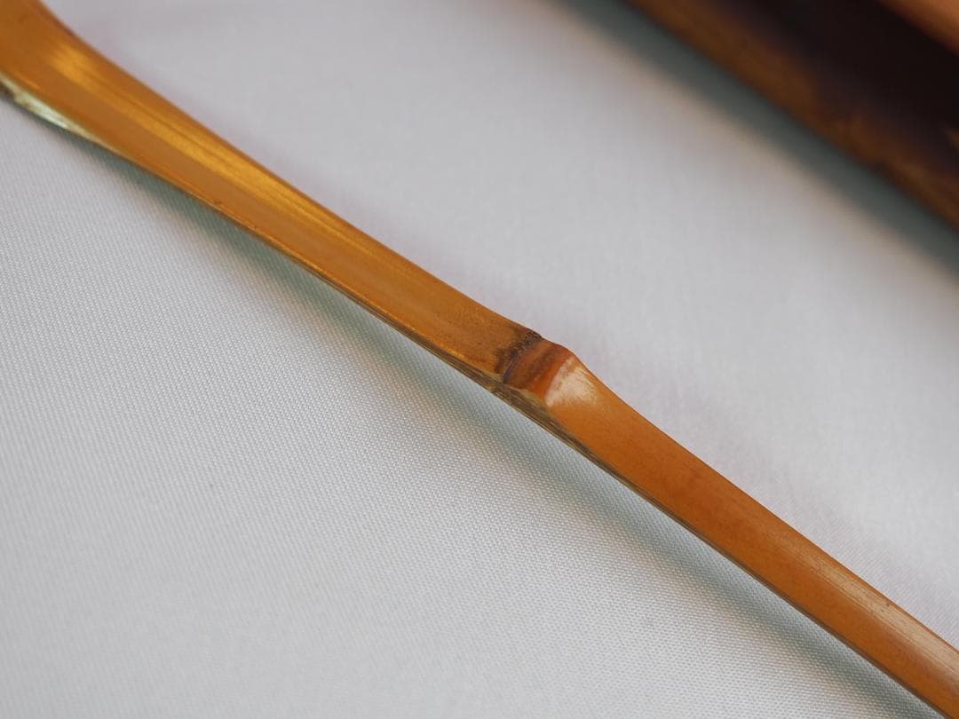 大徳寺503世管長 瑞巌宗碩自作『竹茶杓』銘：袖の露（共箱・共筒）鵬