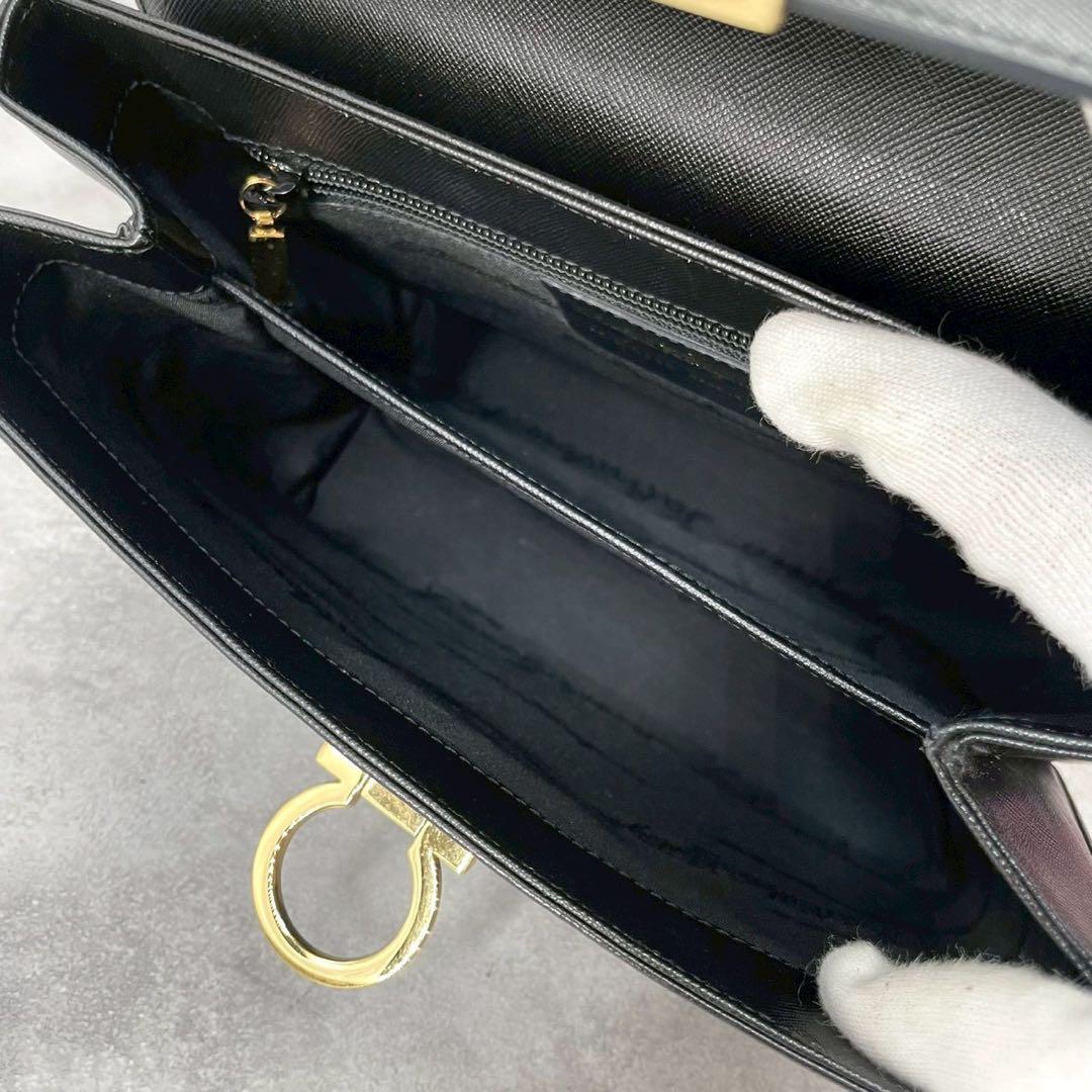 未使用級◎サルヴァトーレフェラガモ　ハンドバッグ　ガンチーニ　サフィアーノ　黒