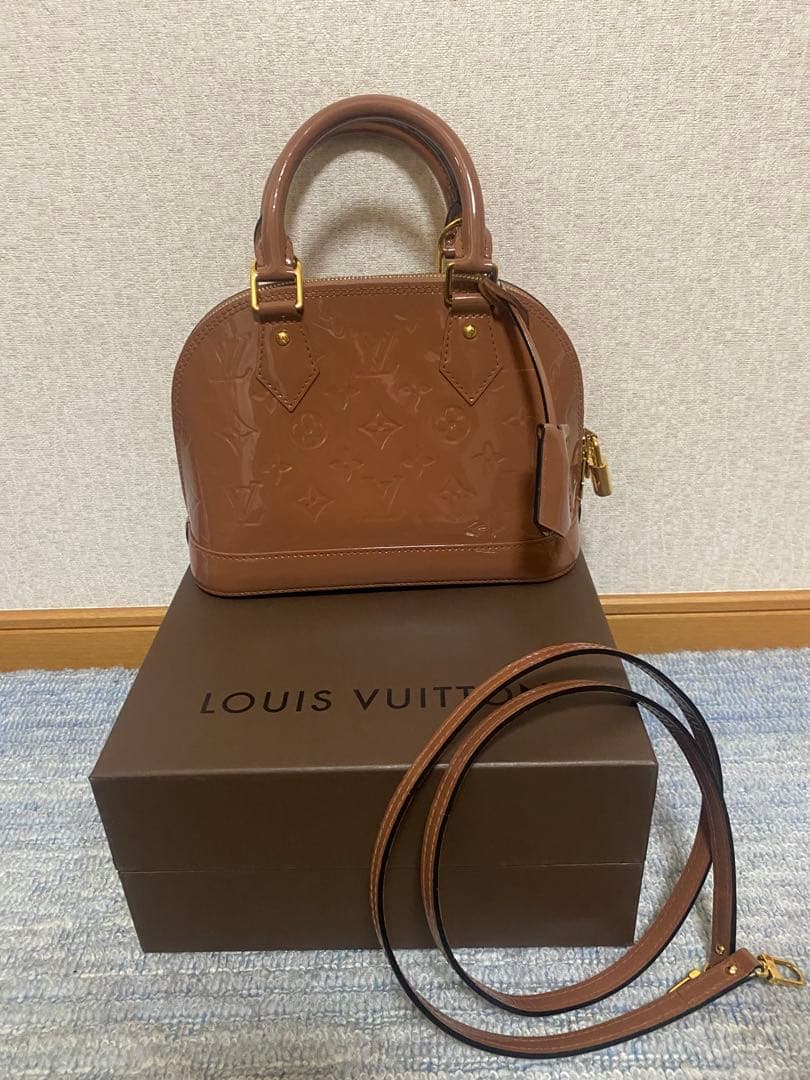LOUIS VUITTON　ルイヴィトン　 モノグラム ヴェルニ　ベージュピンク