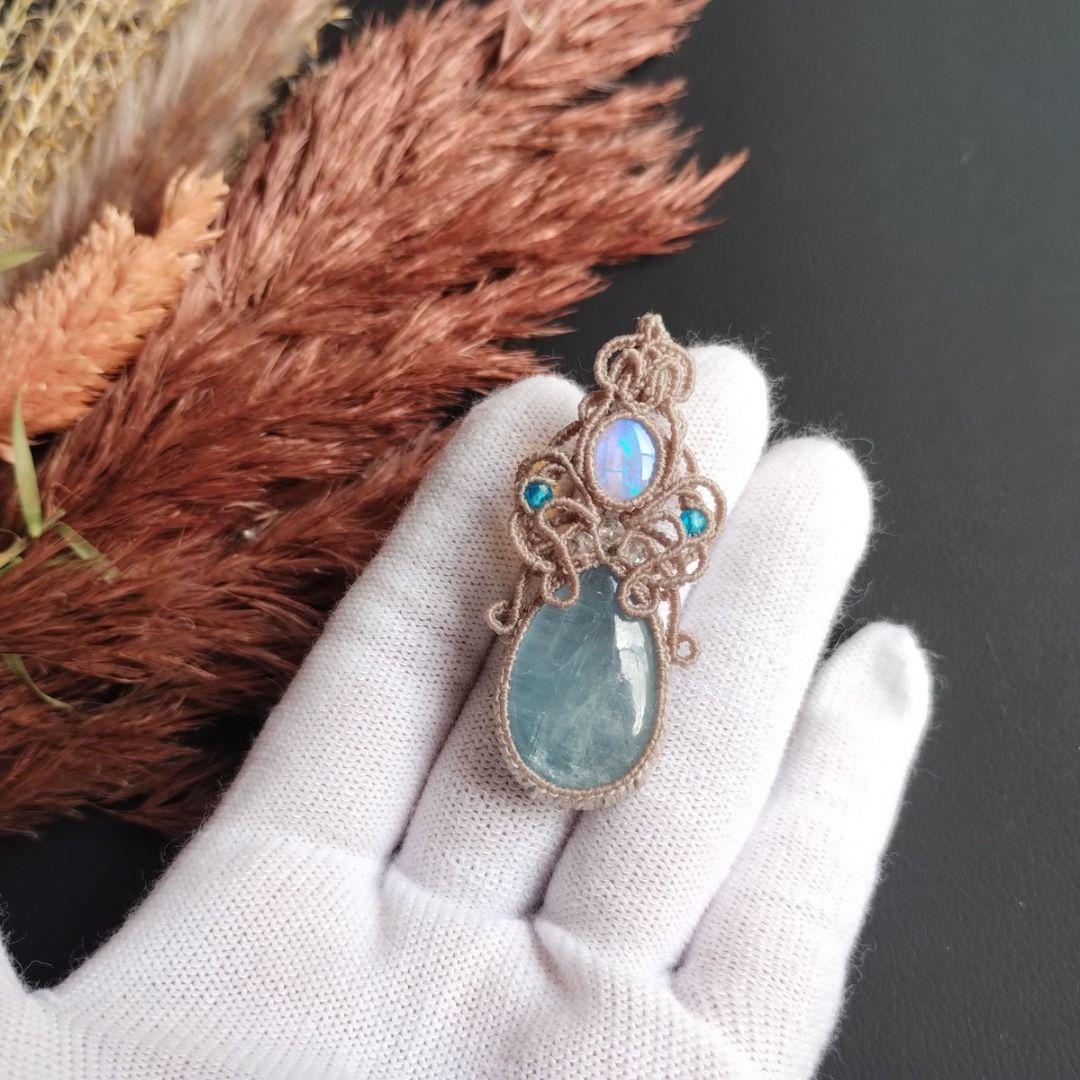 スカイカイヤナイト＆オパールのマクラメ編みネックレス ペンダント