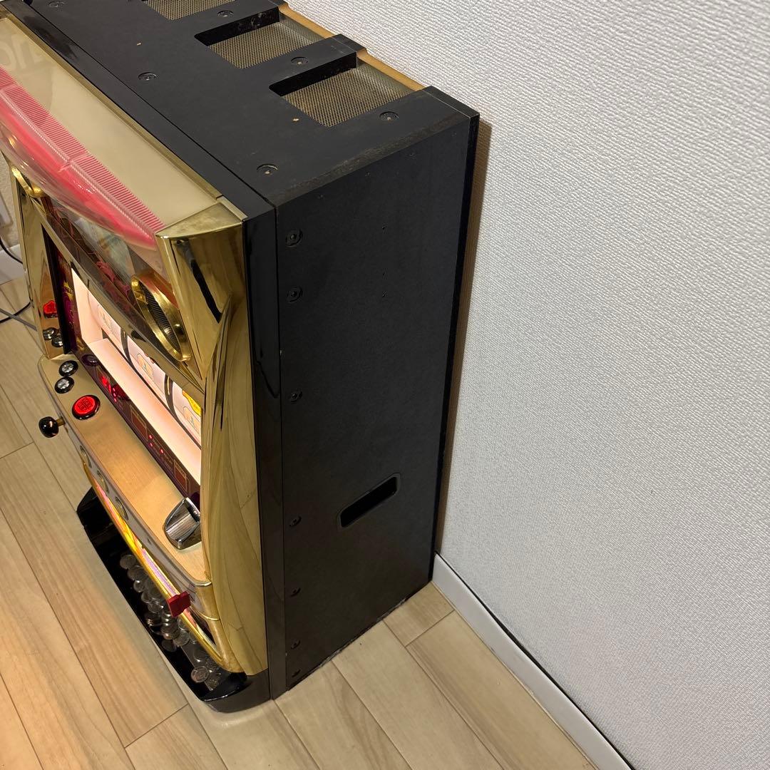 スロット実機 4号機 トゥームレイダー レアパネル ララ