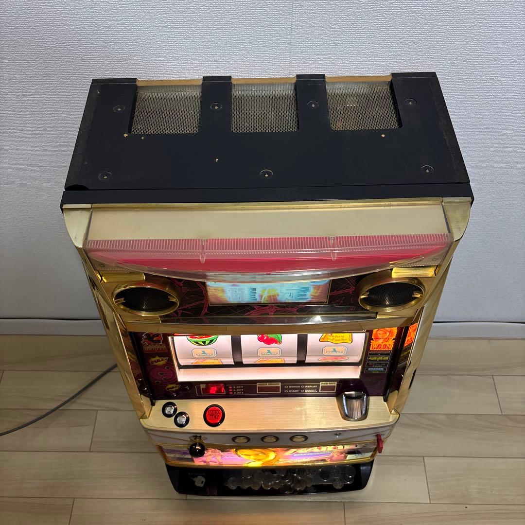 スロット実機 4号機 トゥームレイダー レアパネル ララ - メルカリ