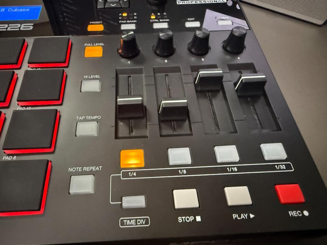 c*k様 美品・使用極小 AKAI MPD226 - メルカリ