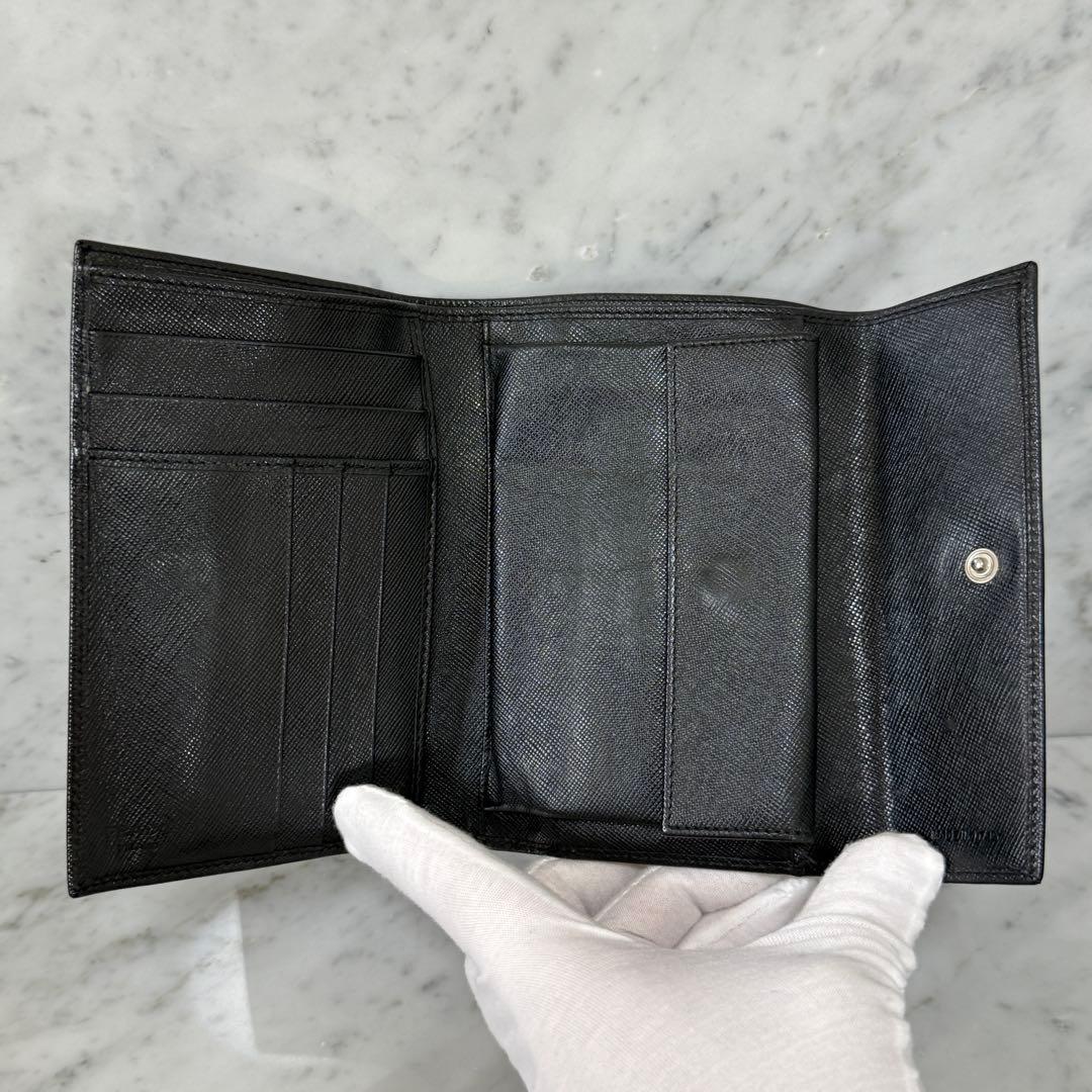 PRADA プラダ 三つ折財布 ブラック 黒 サフィアーノ トライアングル