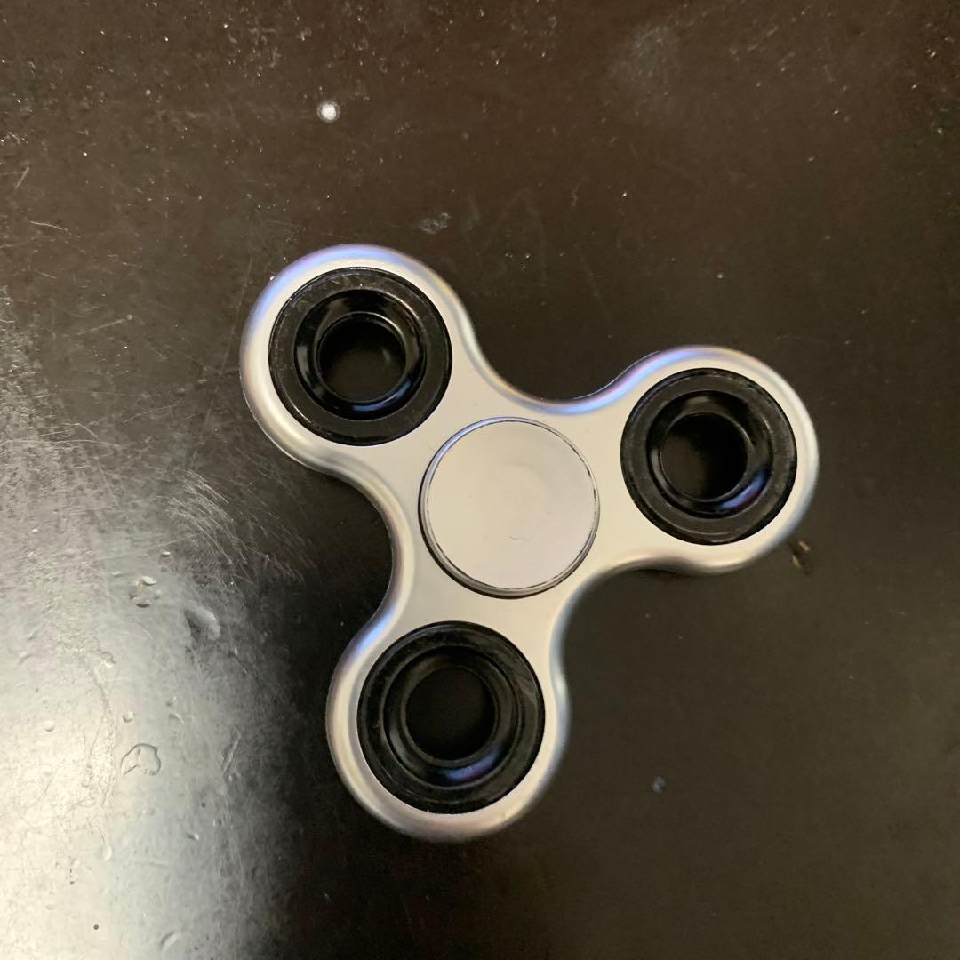 シルバー フィジェットスピナー 約7cm