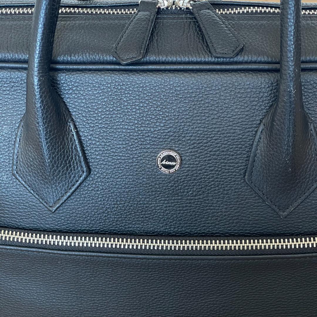 【美品・定価85,800円】hinn エンボスレザー ビジネスバッグ(オマケ付)