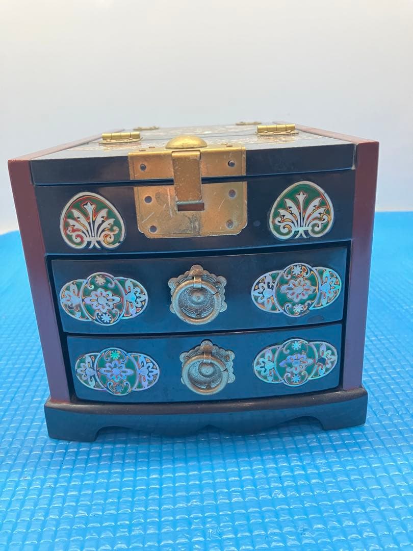 蝶と花模様　貝殻細工　螺鈿 螺鈿細工 漆器　宝石箱 ジュエリーボックス