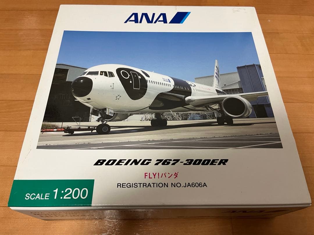 全日空商事ANA B767-300ER FLY!パンダ JA606A 1/200 - メルカリ