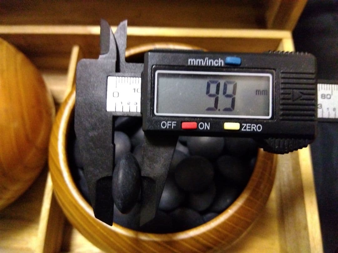 日向特製蛤碁石　実用　34号程度　特大欅碁笥　那智黒石　桐箱付き