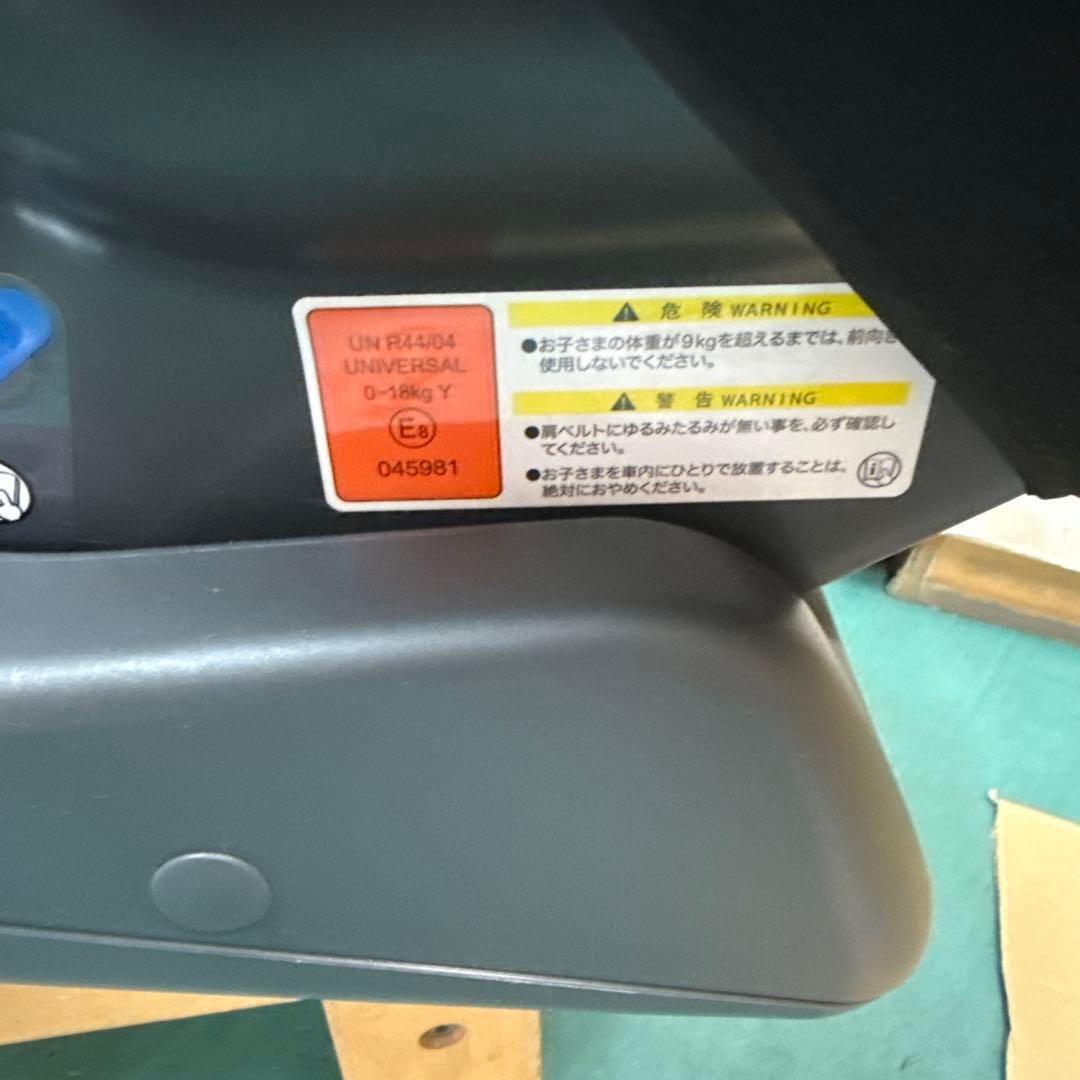 Combi 車用チャイルドシート 黒/赤　ウィゴー　新生児から