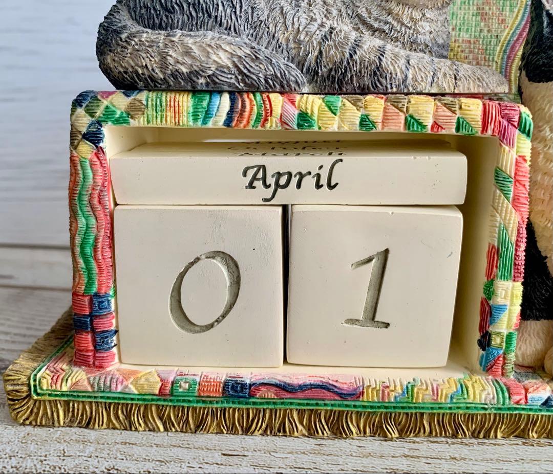 レズリーアンアイボリー 卓上万年カレンダー 猫 置物 カレンダー