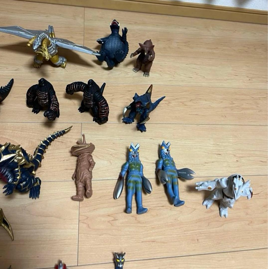 ウルトラマンソフビ、ガメラ、キングギドラ、バルタン星人カネゴン（レトロ）1989