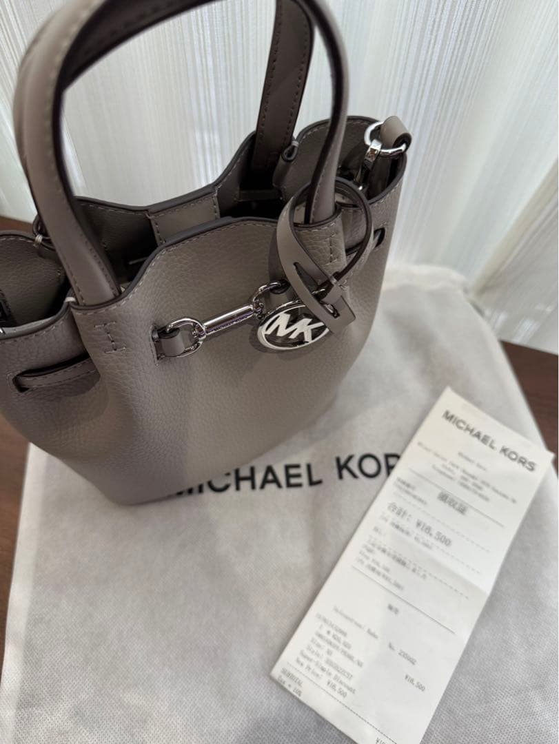 MICHAEL KORS CARSON NS クロスボディ　パールグレイ