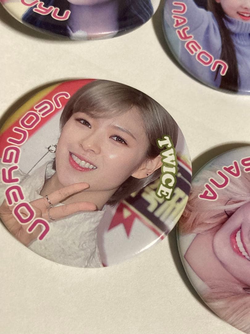 TWICE 缶バッチ　キーホルダー　韓国購入　ハングル文字表記