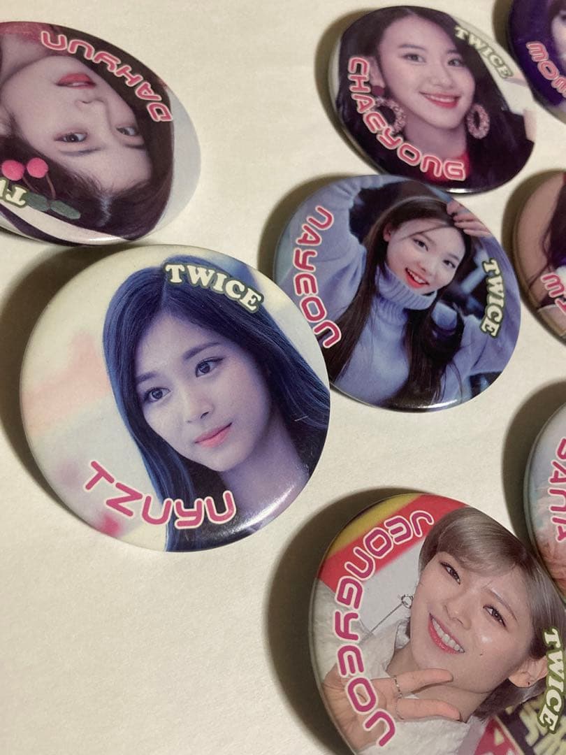 TWICE 缶バッチ　キーホルダー　韓国購入　ハングル文字表記