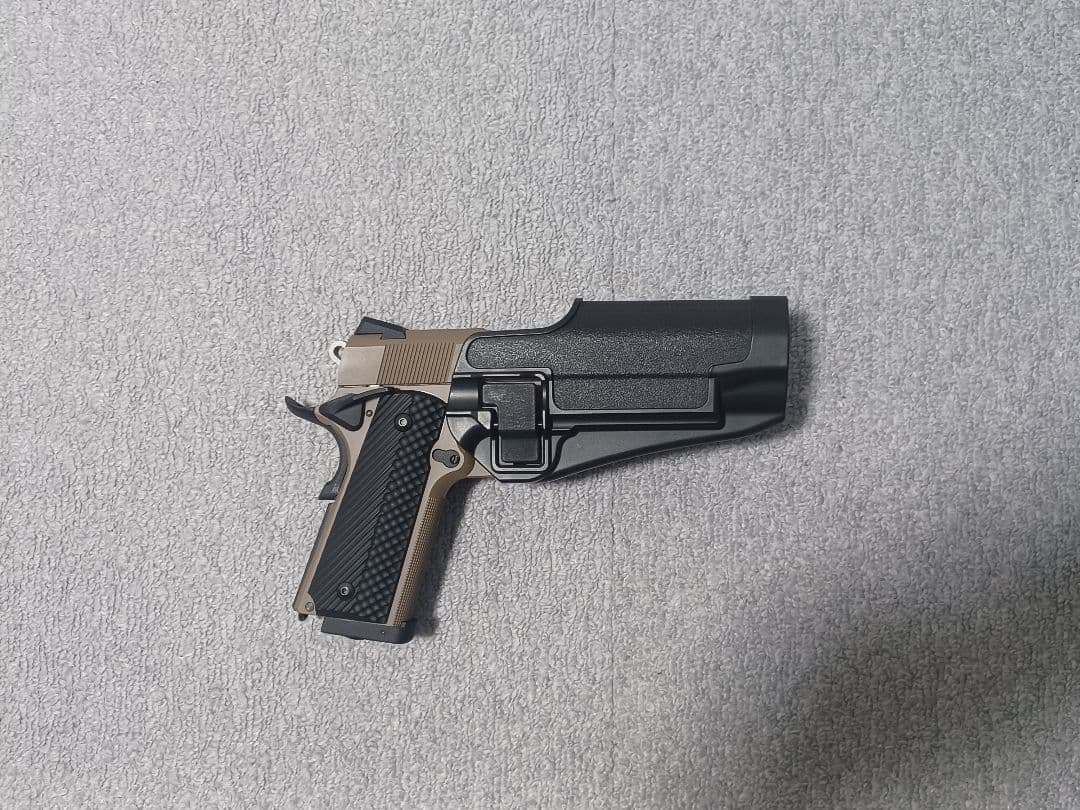 Carbon8(カーボネイト) M45DOC CO2 GBB & ホルスター