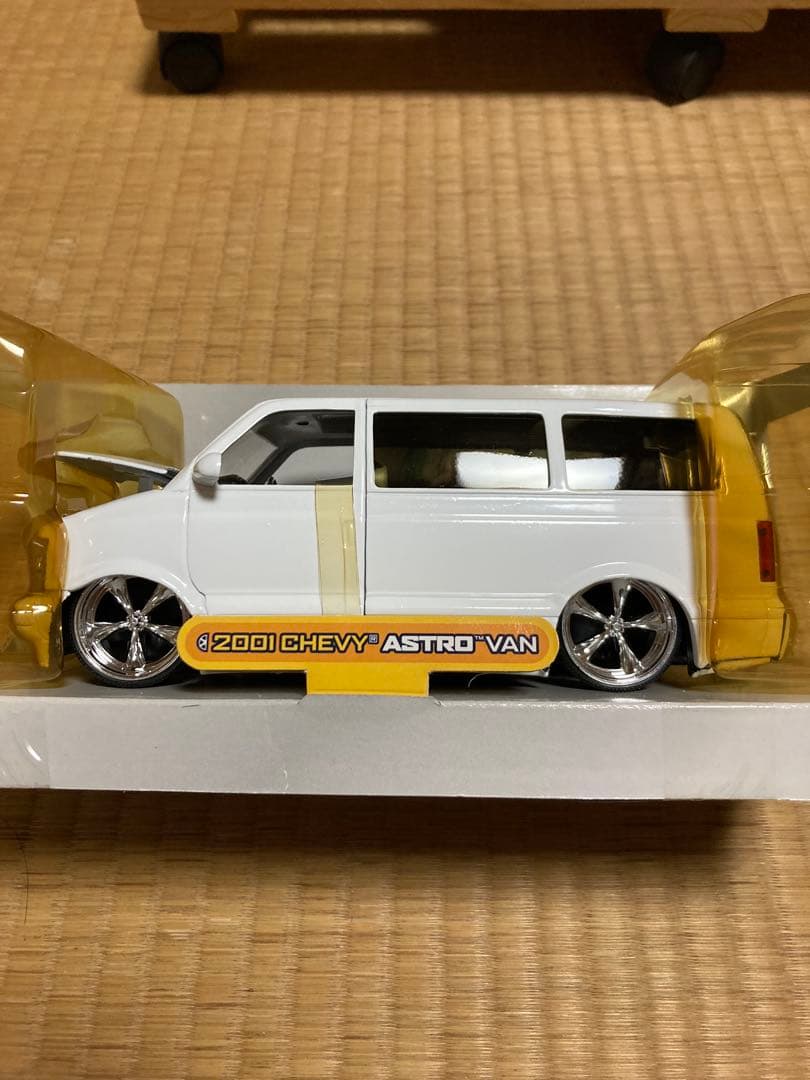 DUB CITY 2001 CHEVY ASTRO VAN 1/24
