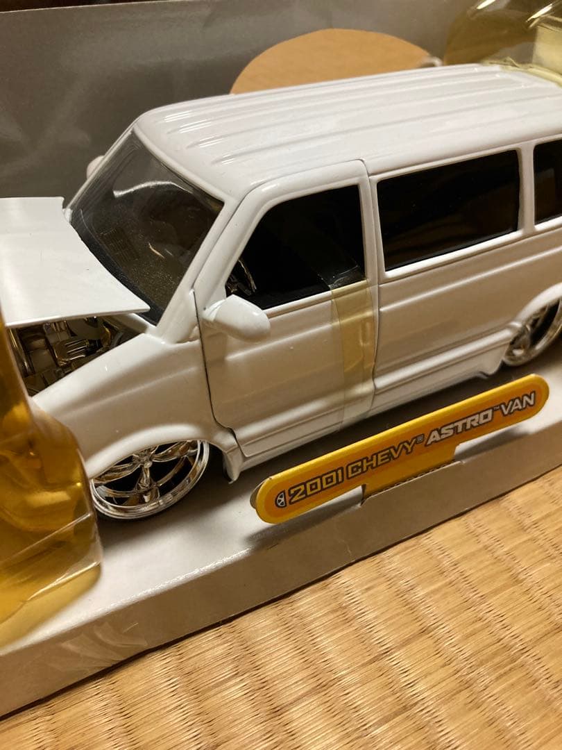 DUB CITY 2001 CHEVY ASTRO VAN 1/24