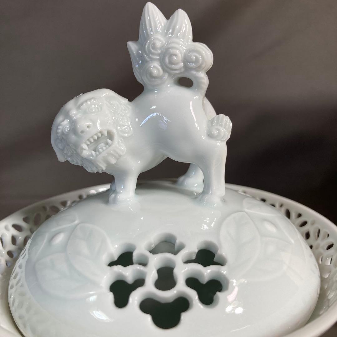 樋渡陶六】白磁彫の伝統 日本工芸会 肥蝶山 樋渡陶六作 青白磁草花彫