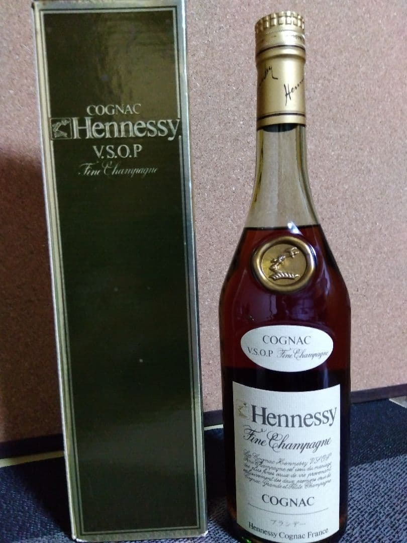 ヘネシー V.S.O.P　フィーヌシャンパーニュ　 700ml 40% 4-hennessy-vsop_1.jpg
