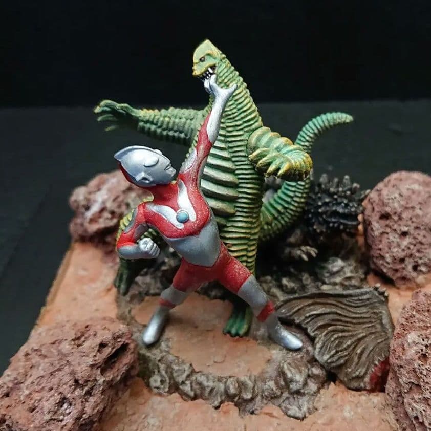 ウルトラマン対レッドキング ミニジオラマ - メルカリ