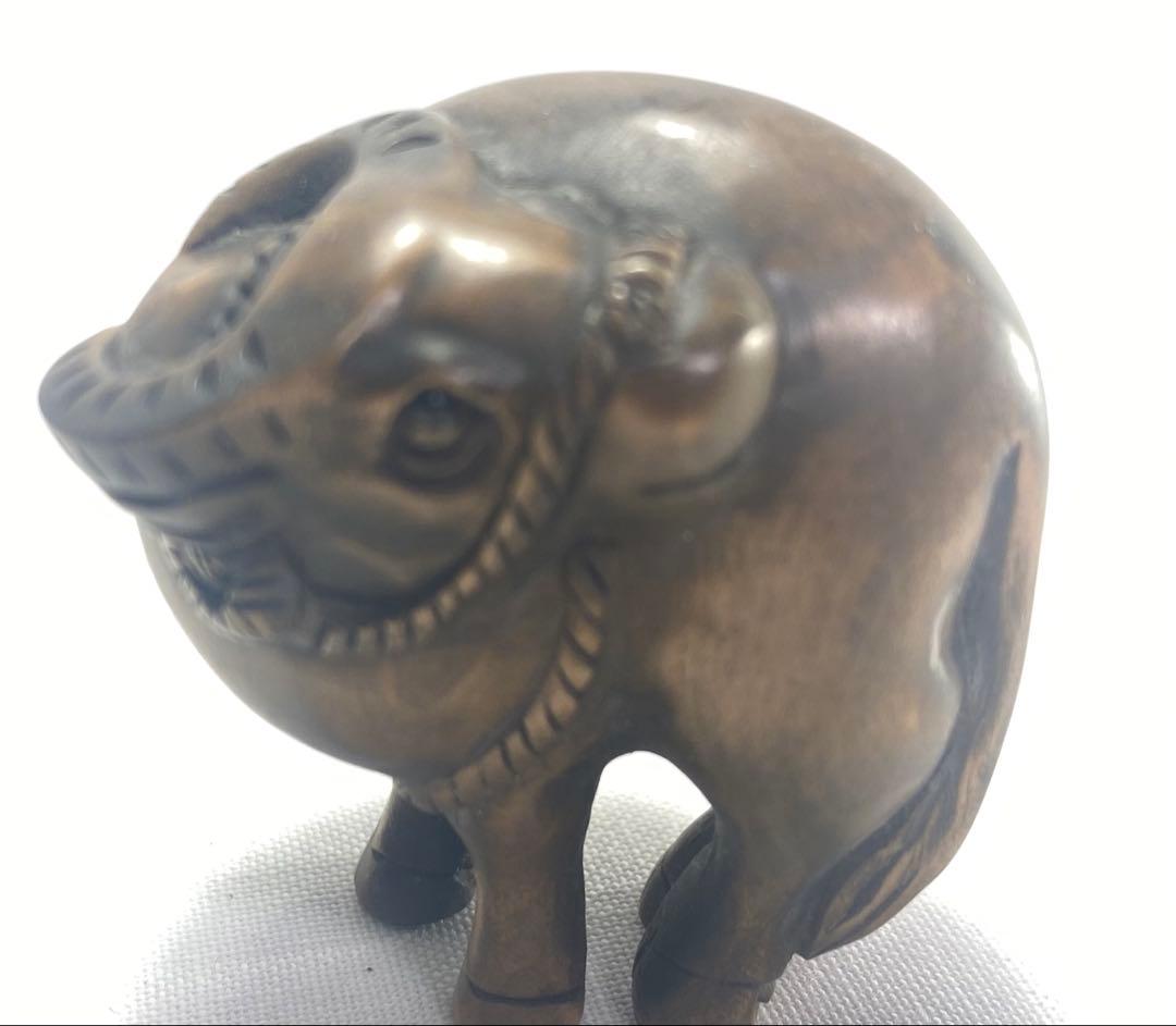 柘植材根付 精巧な木製木彫り十二支牛の彫刻 置物、縁起物 黄楊繊細