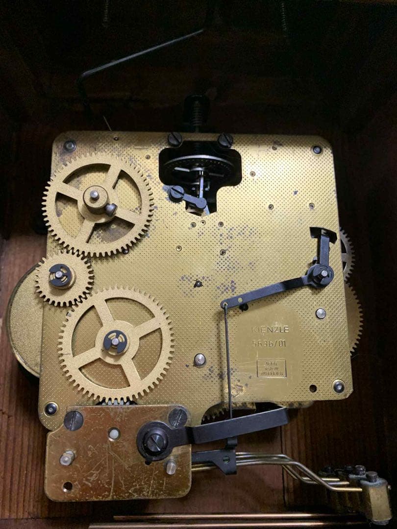 Kienzle 掛時計 563b/01 装飾的デザイン