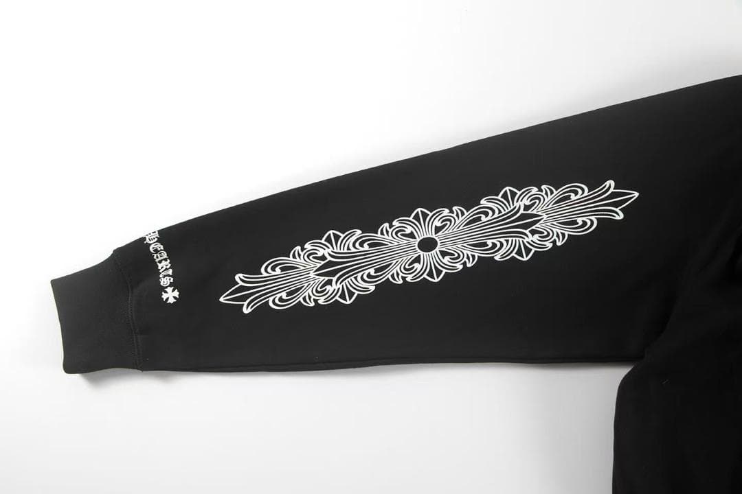 Chrome Heartsのジップアップブラックパーカー