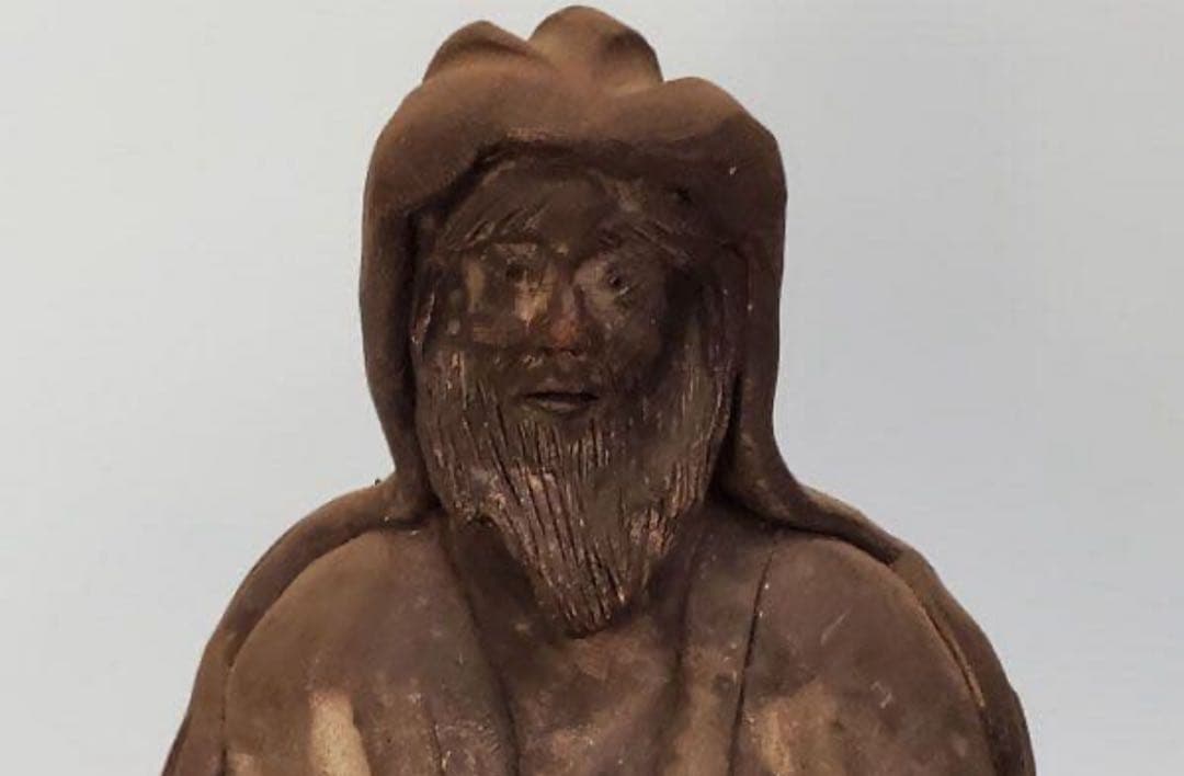 座っている老人の陶器の像 7.5×10.5×4.5センチ No.92