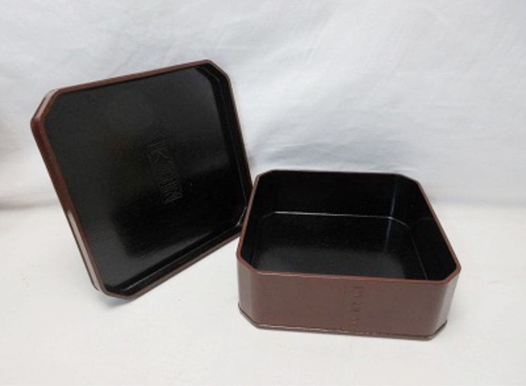 ほぼ未使用 懐石道具 木製 溜塗 大徳寺 弁当 縁高重箱 四客揃 刻印 紙箱