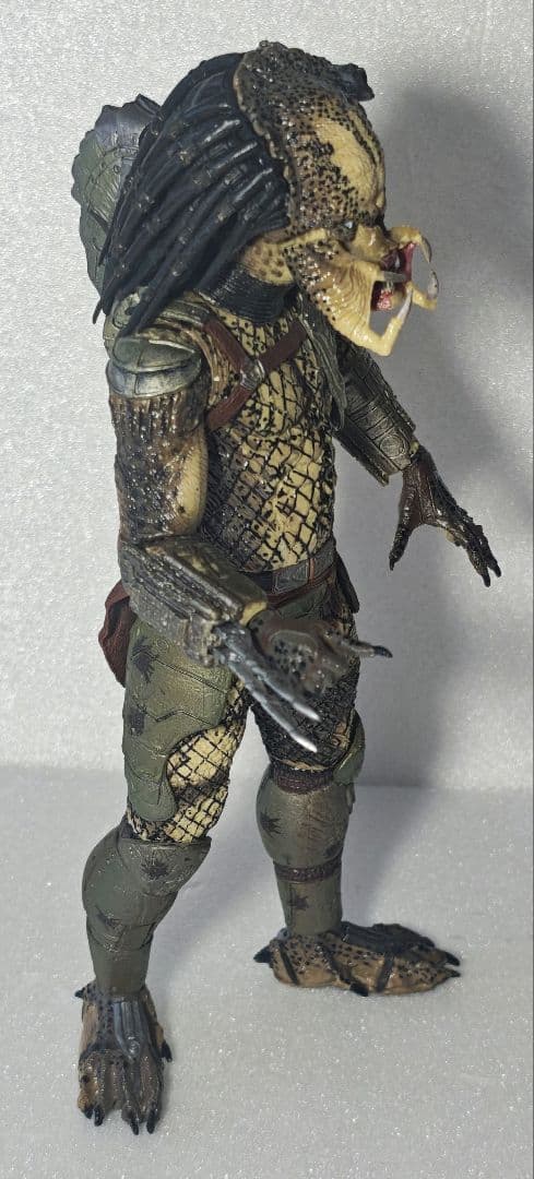 Neca プレデターズ 7インチ アクションフィギュア クラシック・プレデター