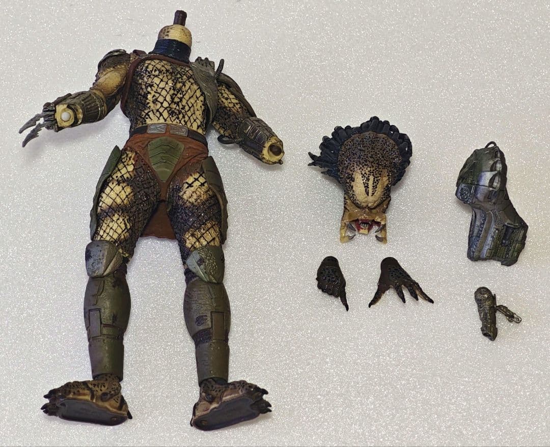 Neca プレデターズ 7インチ アクションフィギュア クラシック・プレデター