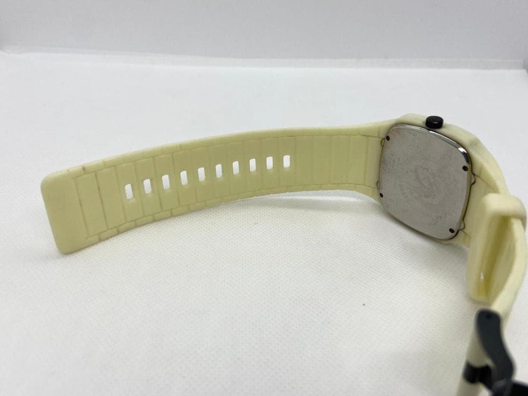 【希少　蓄光】DIESEL DZ1387 スクエア 光るラバーベルト　稼働