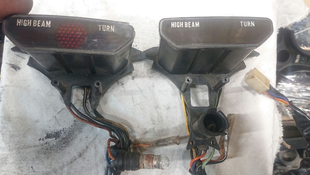 スズキ GT380 gt550 国内メーター部品 速度警告灯 組み換え用 - メルカリ