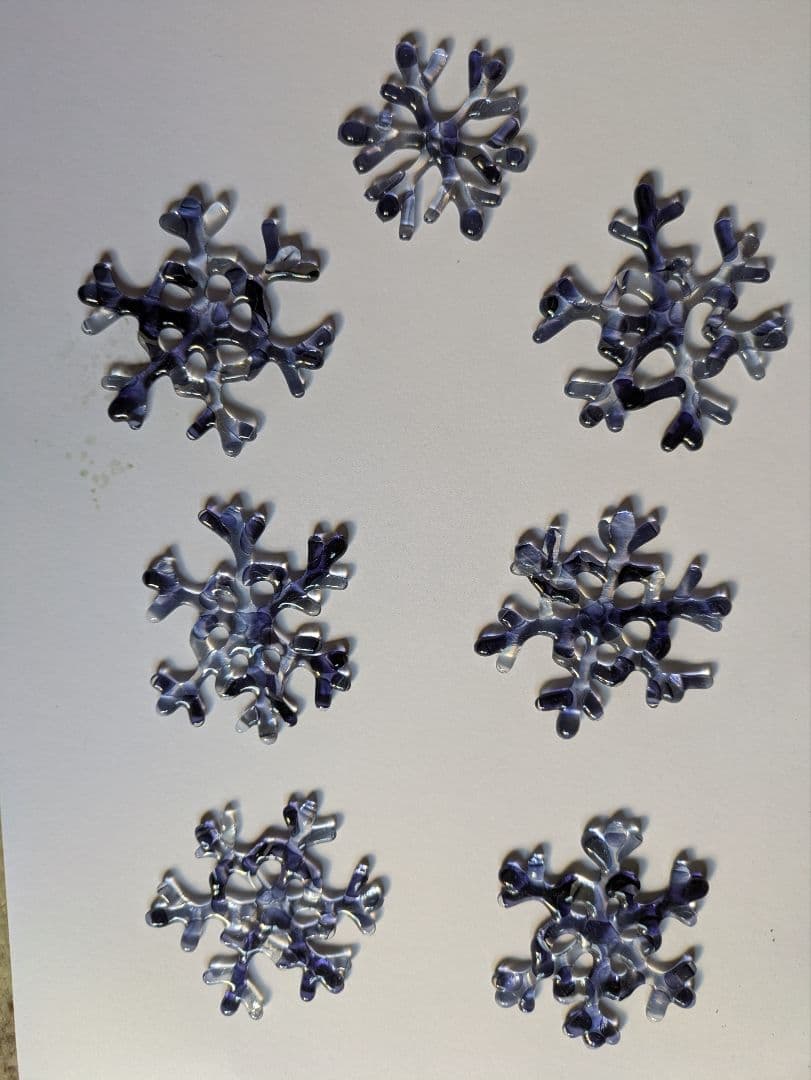 HARU　雪の結晶型チャーム 2個セット 透明と紫