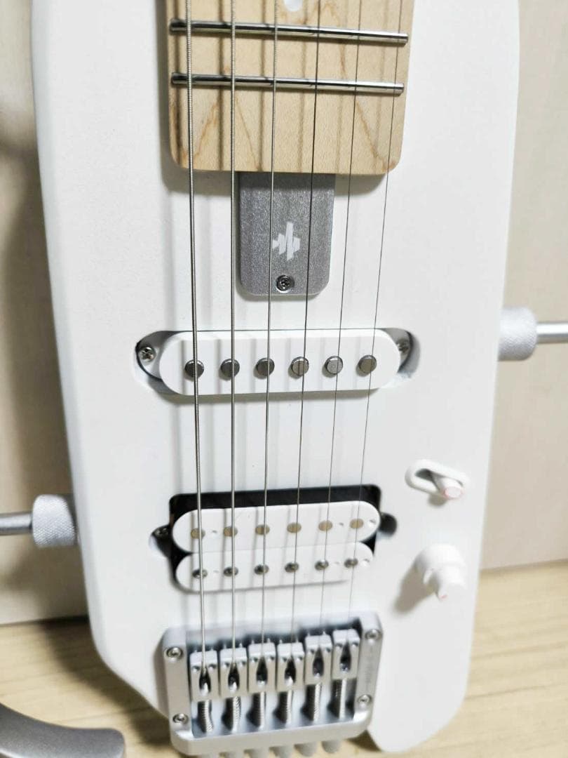 Donnerヘッドレスギター HUSH-X　ホワイト美品　トラベルギター