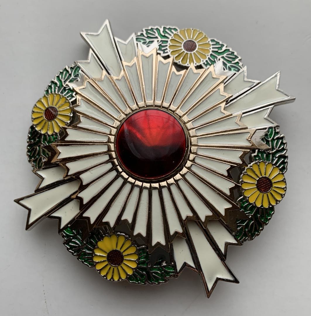 大勲位菊花大綬章 勲章 菊花大綬章 菊花章 レプリカ - メルカリ