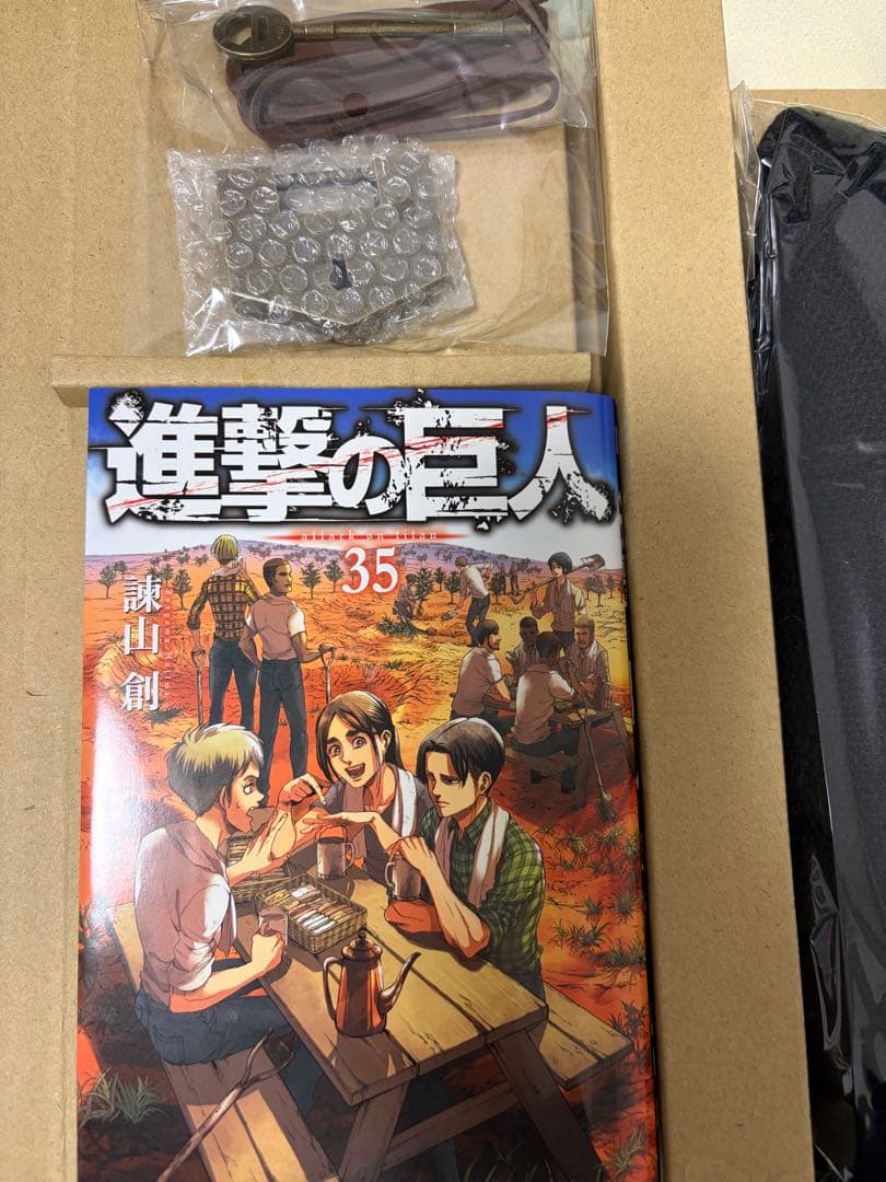 進撃の巨人　画集　FLY