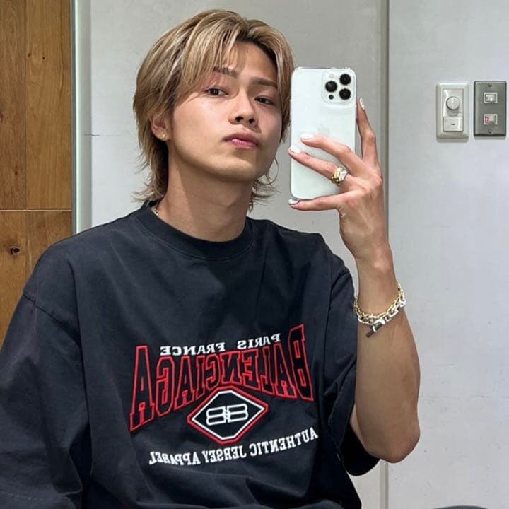 バレンシアガ Tシャツ コムドット やまと TWICE モモ 着用