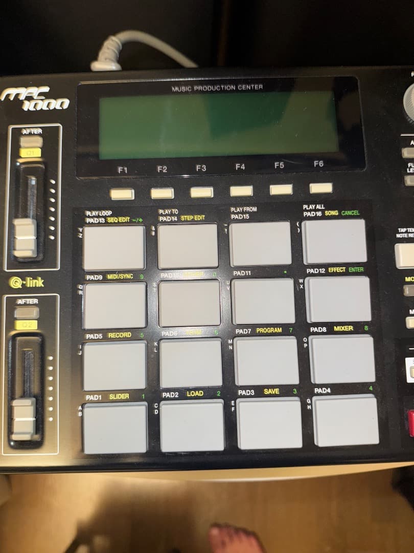 i*n様 AKAI MPC1000 Black JJOS3.12導入済み 動作確