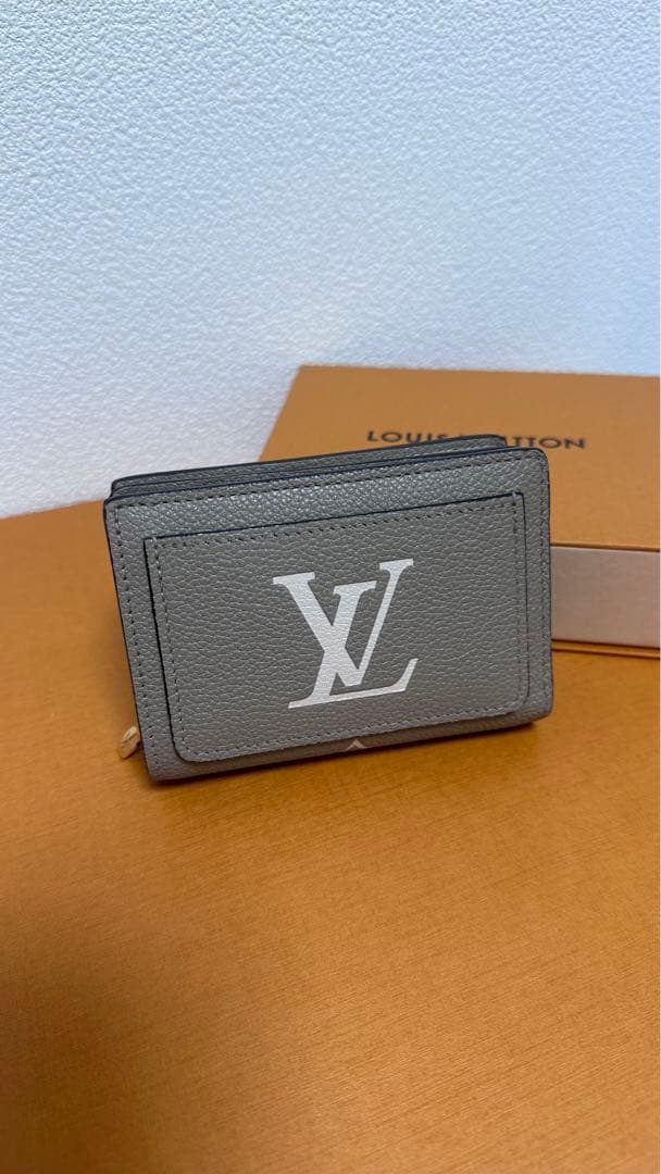 Louis Vuitton 二つ折り財布 グレー