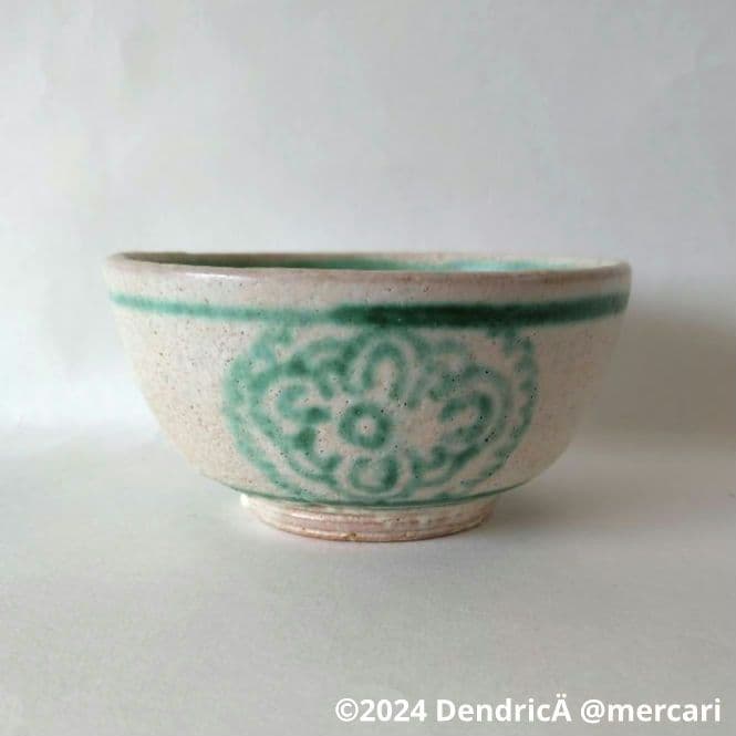 白釉緑彩碗④ ミャンマー アジアアンティーク 魚模様 植物模様 茶碗