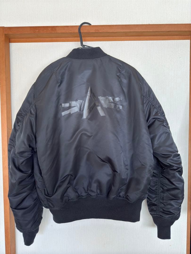 LE SSERAFIM x Alpha Industries コラボジャケット