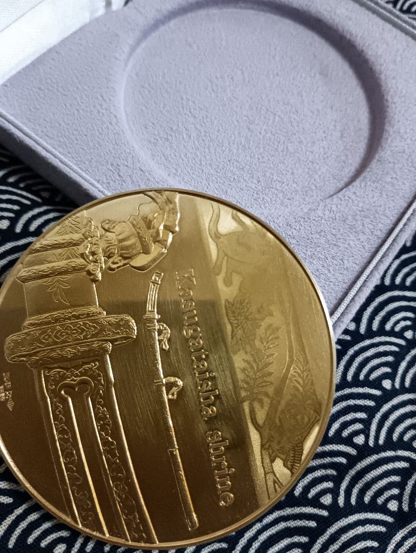 造幣局発行 国宝章牌 春日大社 純銀メダル 金地螺鈿毛抜形太刀