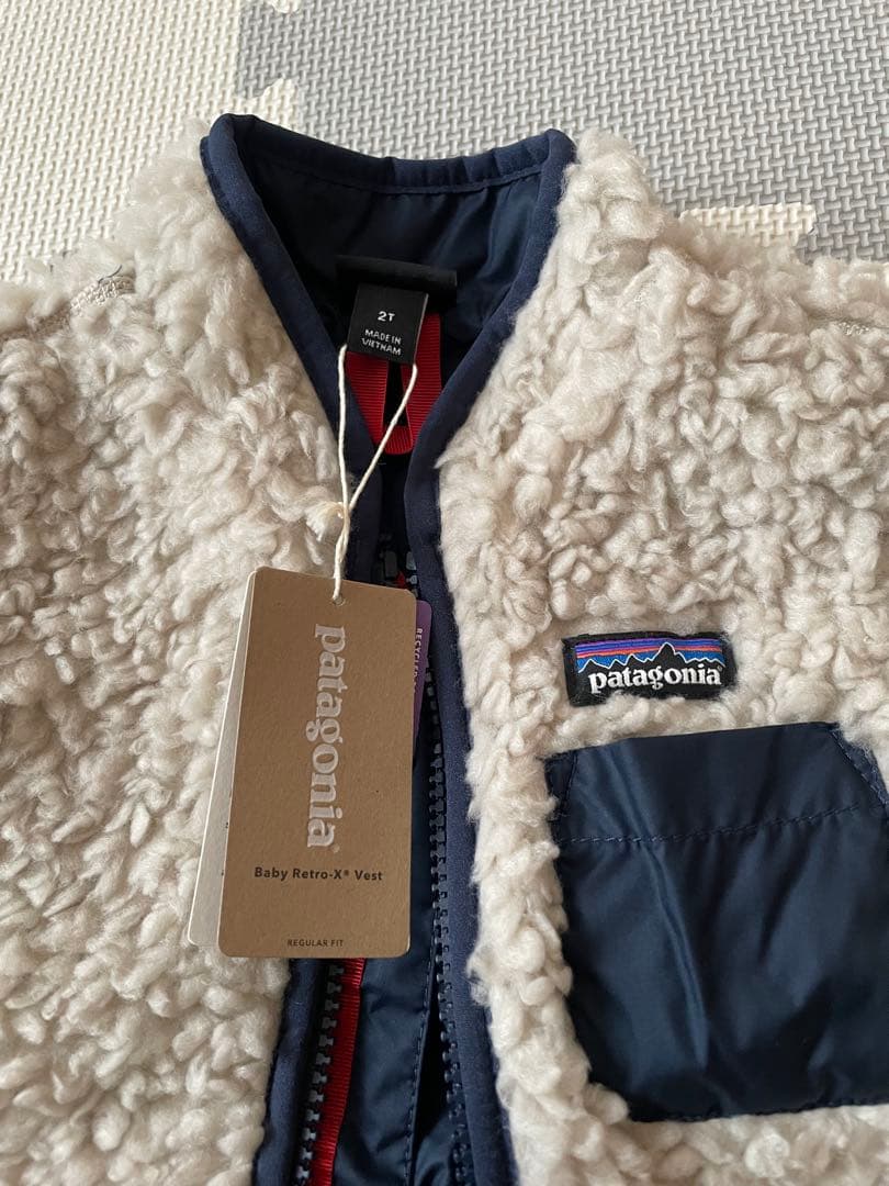 新品未使用品　patagonia ベビー・キッズ フリース ダウンベスト　2T