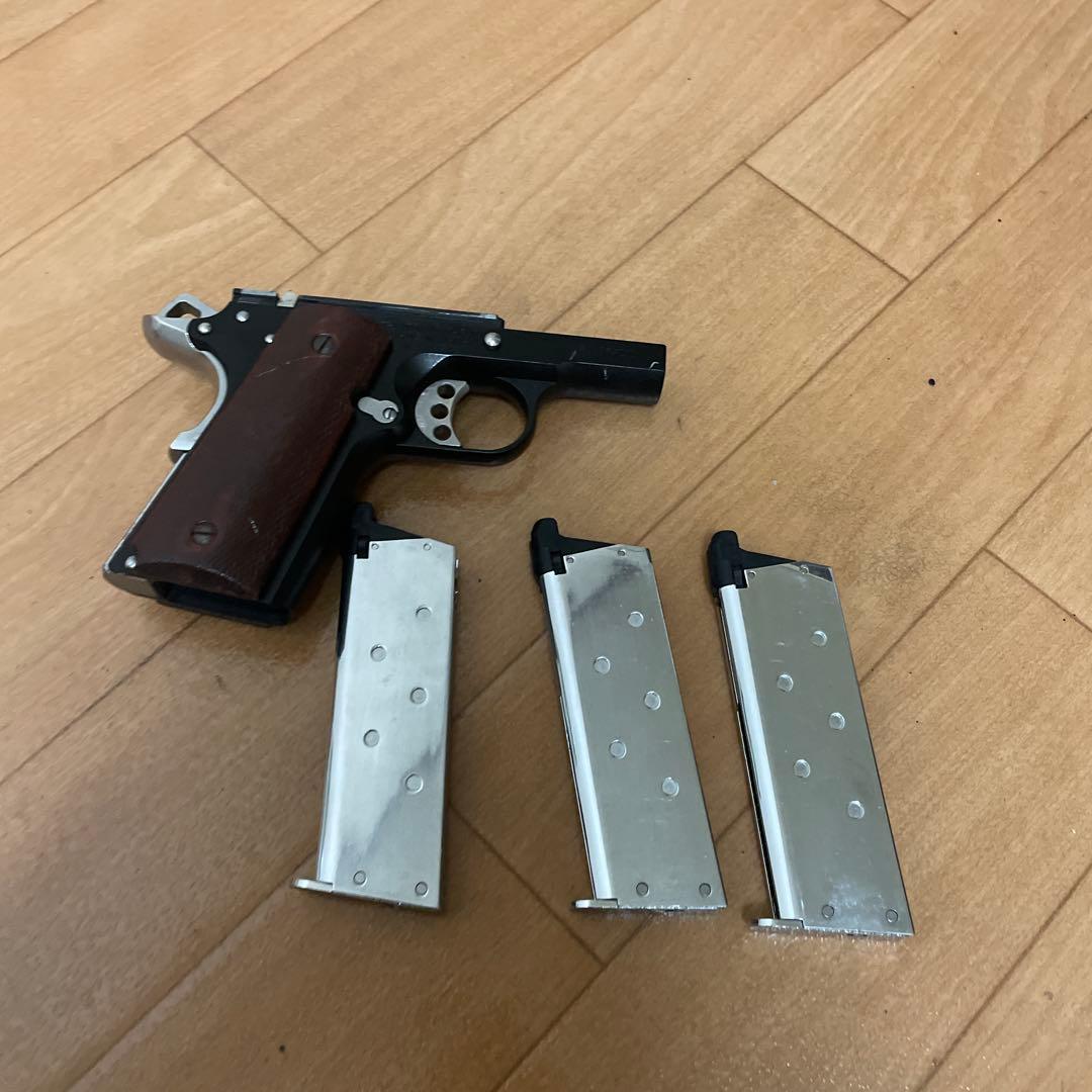 東京マルイ　V10ウルトラコンパクト　フレーム一式　予備マガジン付き