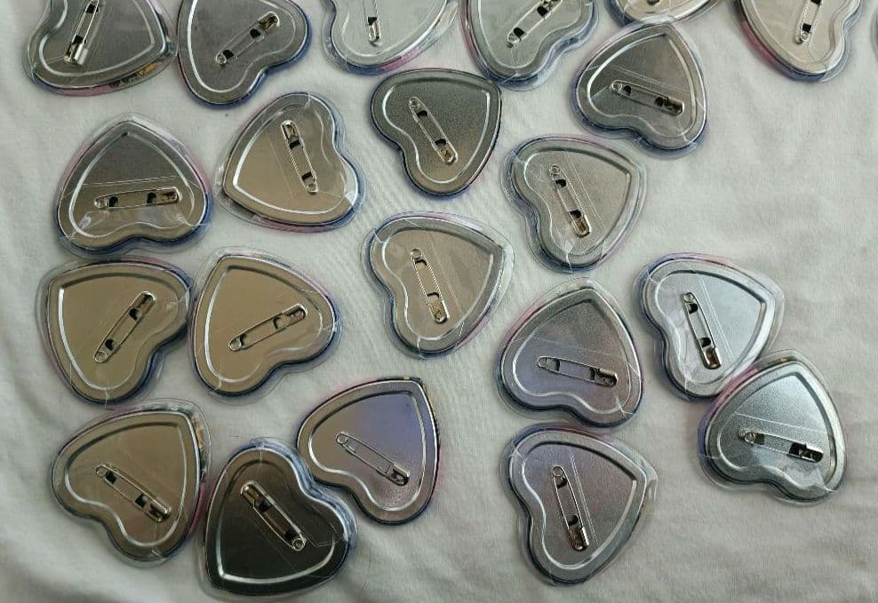 すとぷり　るぅと　ハートの缶バッチ　2023　ハロウィン　等身