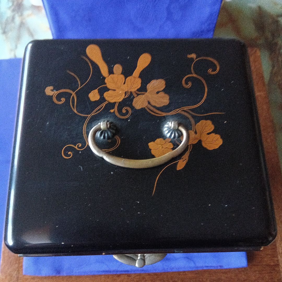 黒色の文房具収納ボックス 3段引き出し