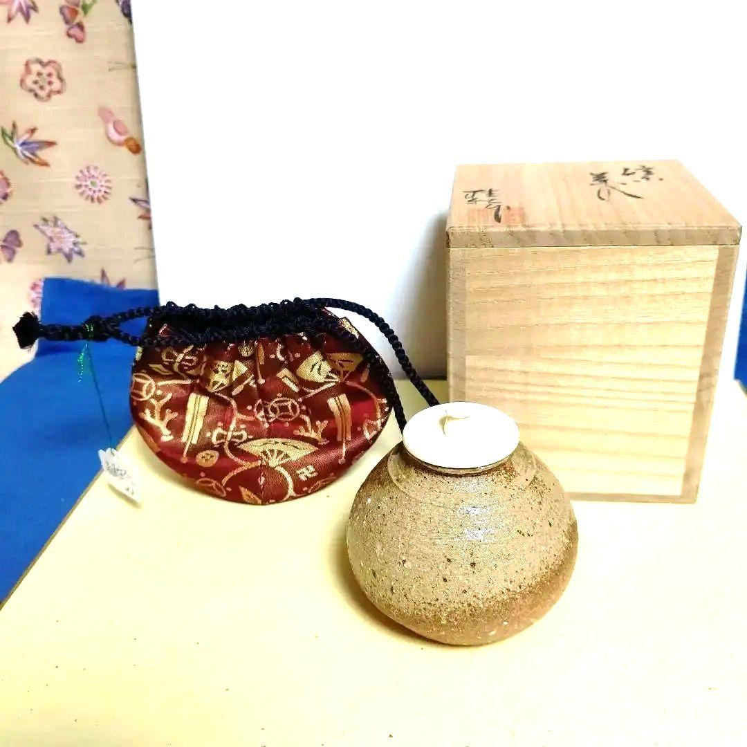 文琳茶入、信楽焼、桂秋作。